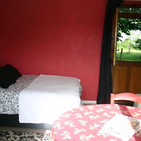 Tante Pim Neuilly-sur-Eure Exterior foto